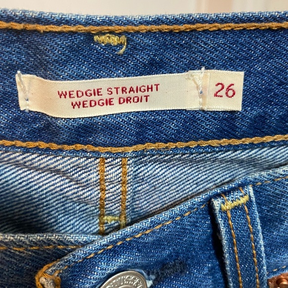 Levi’s Wedgie Straight Leg 26 button Front - Picture 4 of 5